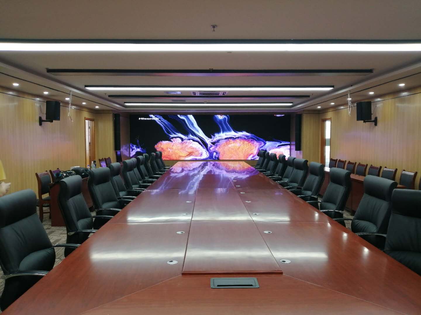 濰坊某事業(yè)單位音、視頻會議集成項目完工，會議辦公、音響系統(tǒng)、1.2小間距顯示系統(tǒng)完美融合